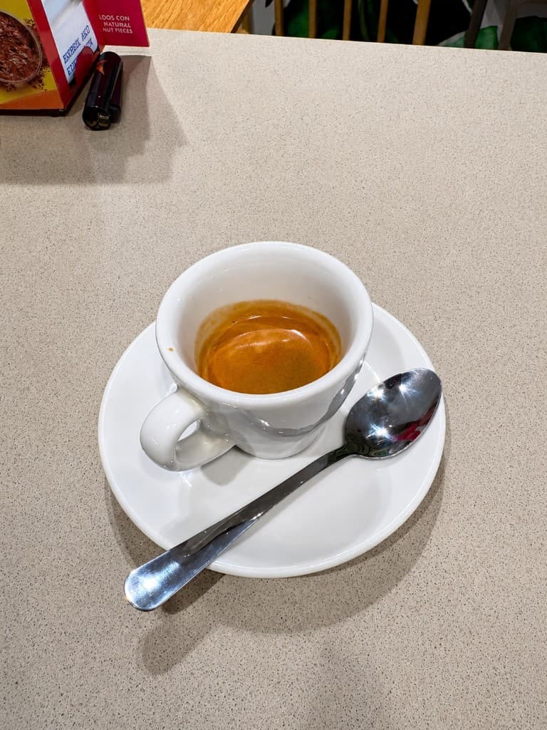 Espresso recién extraído en Txoko Kafe Zarautz